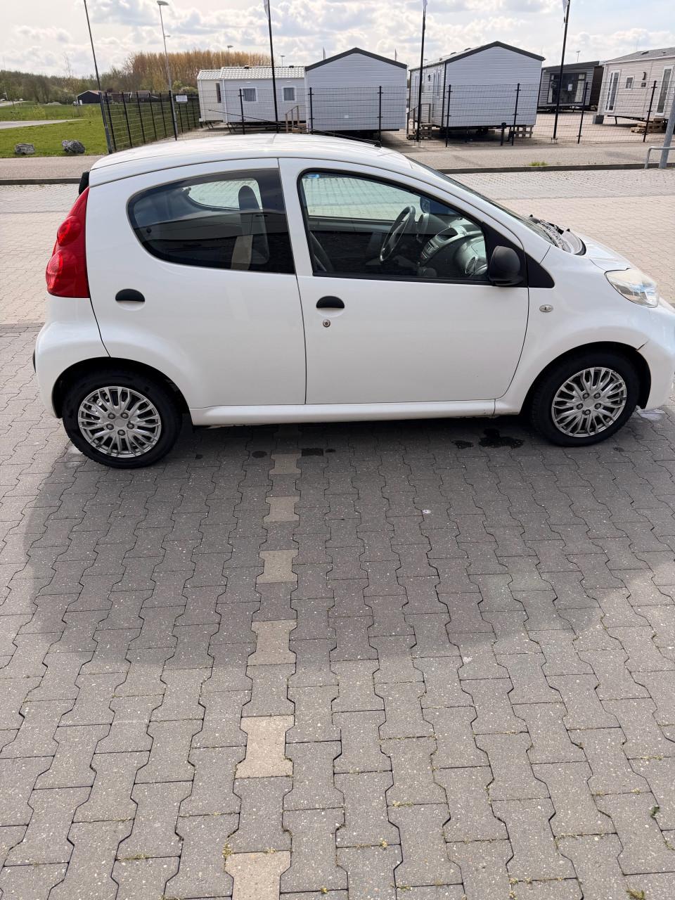 Peugeot 107/ 1.0 12V/ 5DR 2012 Wit/ AIRCO/ APK 09.03.2027