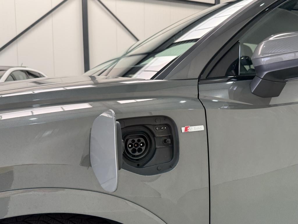 Audi Q3 45 tfsi e hybrid 245pk s edition s-line | keyless | camera