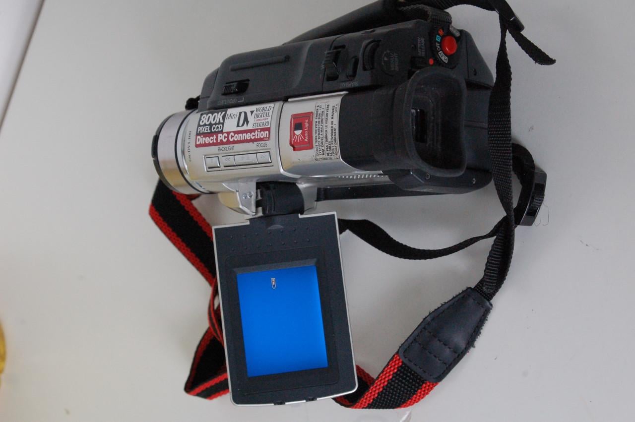 Jvc vidiocamera met lader accu en tapes