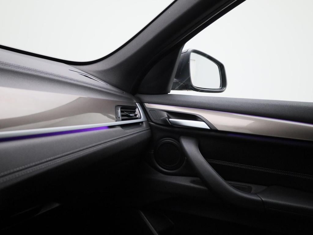 BMW X1 sdrive18i business edition | automaat | navigatie | head-up display