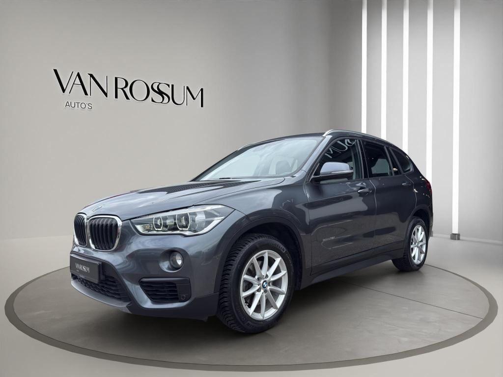 BMW X1 sdrive18i executive | verwarmde sportstoelen | camera | led | trekha