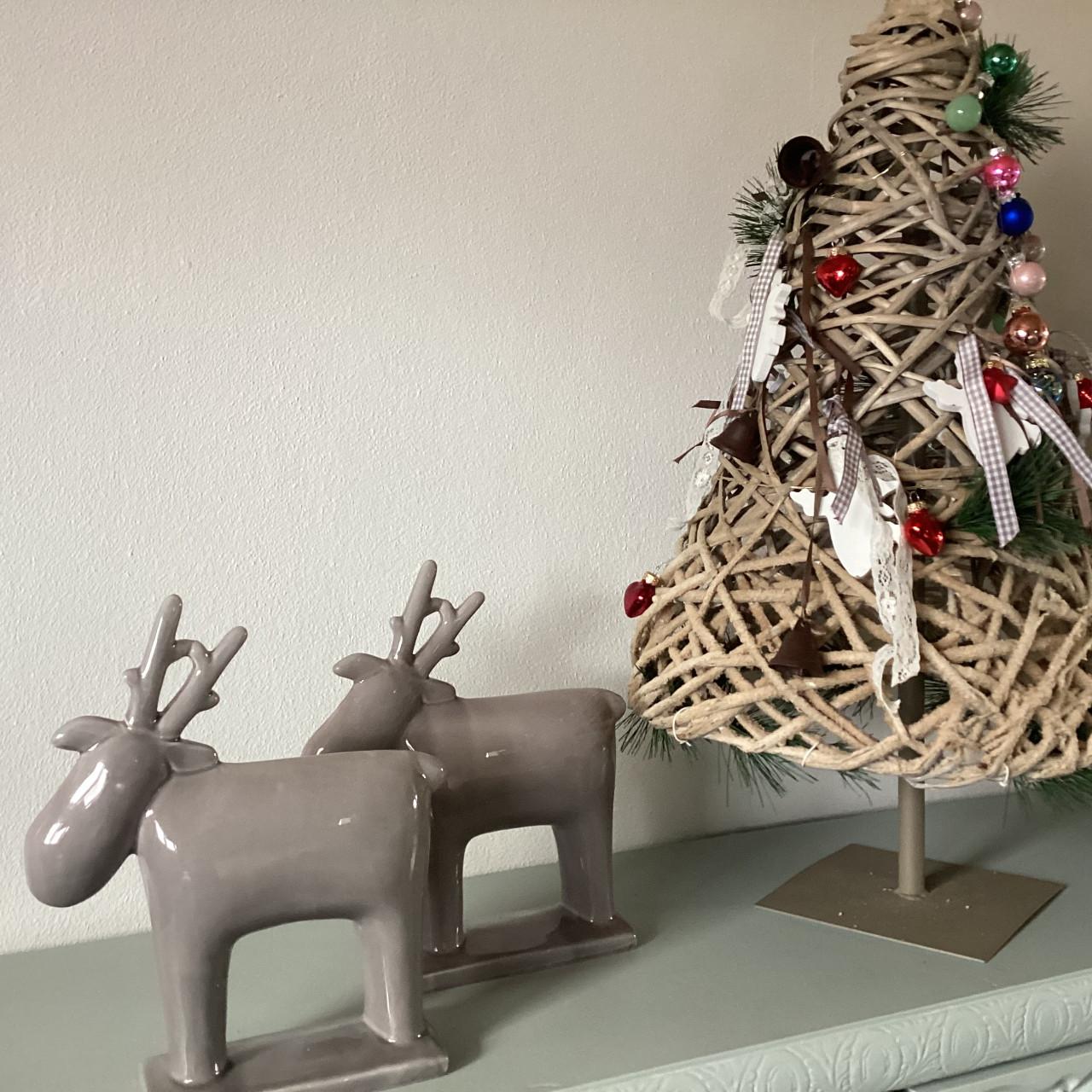 Div.Kerst decoratie,s Hertjes ,houten huisjes ,boompjes