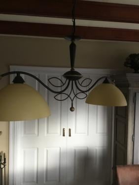 Metalen hanglamp met 2 porcelijnen kappen