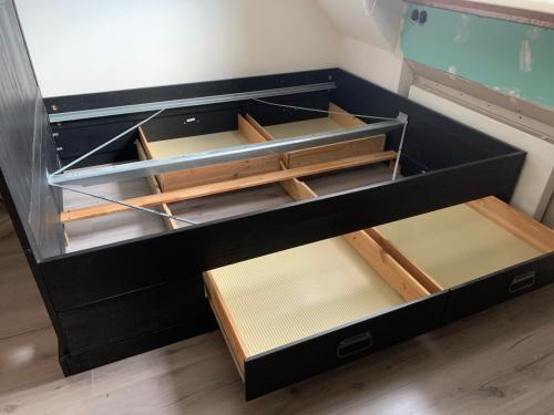 Tijdloos massief grenen bed 200x160