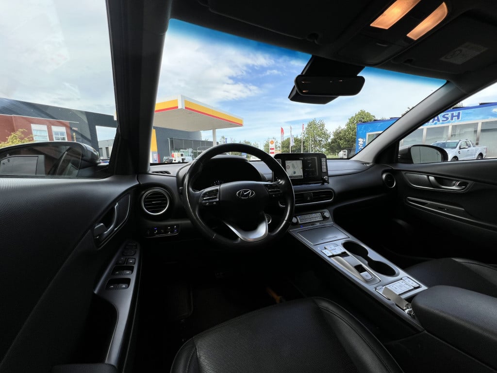 Hyundai Kona ev premium 64 kwh - 18 inch | head-up display | stoel- & stuur