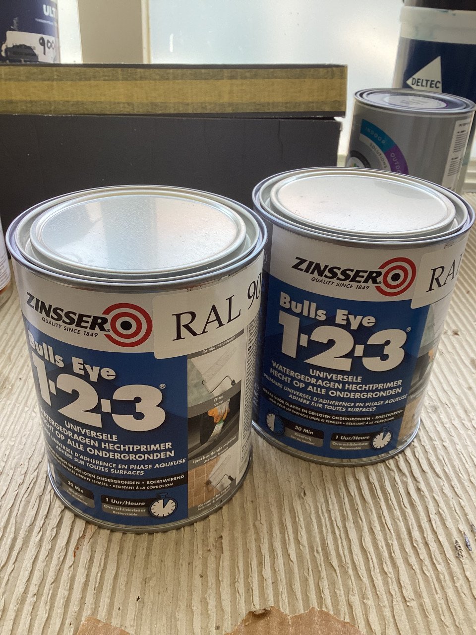 Primer isolement, ral 9010.  2x1L samen €30