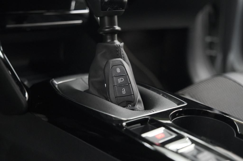 Peugeot 208 puretech 100 gt | camera | navigatie | apple carplay | parkeers