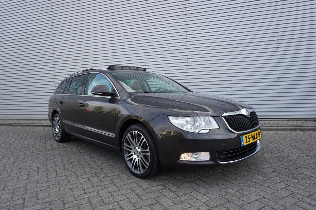 Skoda Superb combi 3.6 fsi elegance 4x4 business line automaat - climate / 