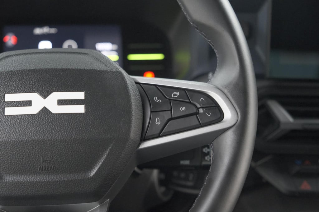 Dacia Duster mild hybrid 130 expression | camera | stoelverwarming | apple 
