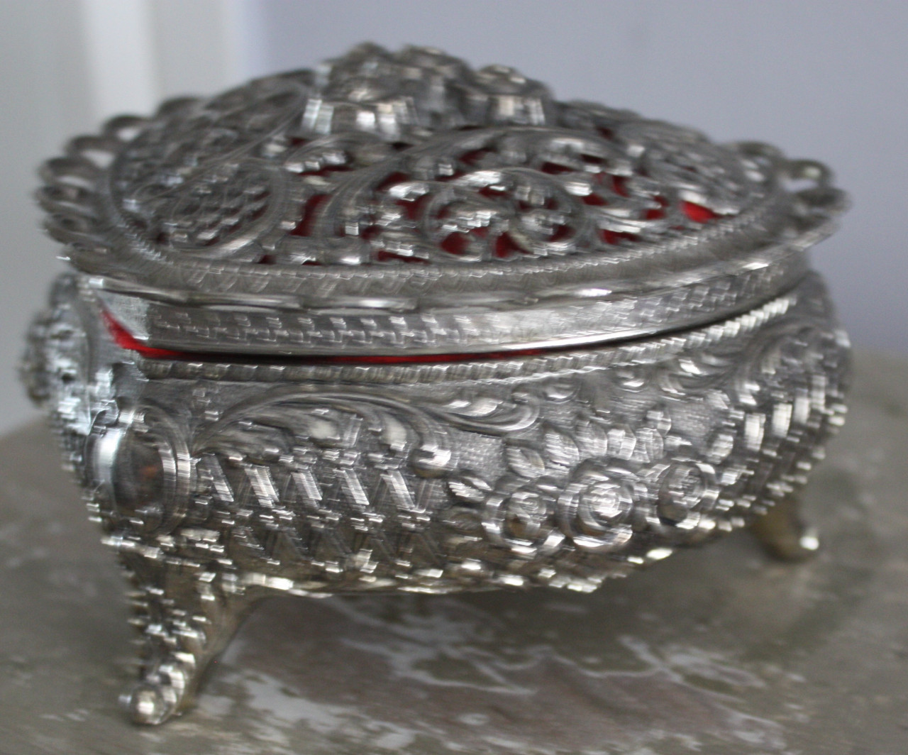 Mooi sieraden doosje hart vorm met mooie decoratie