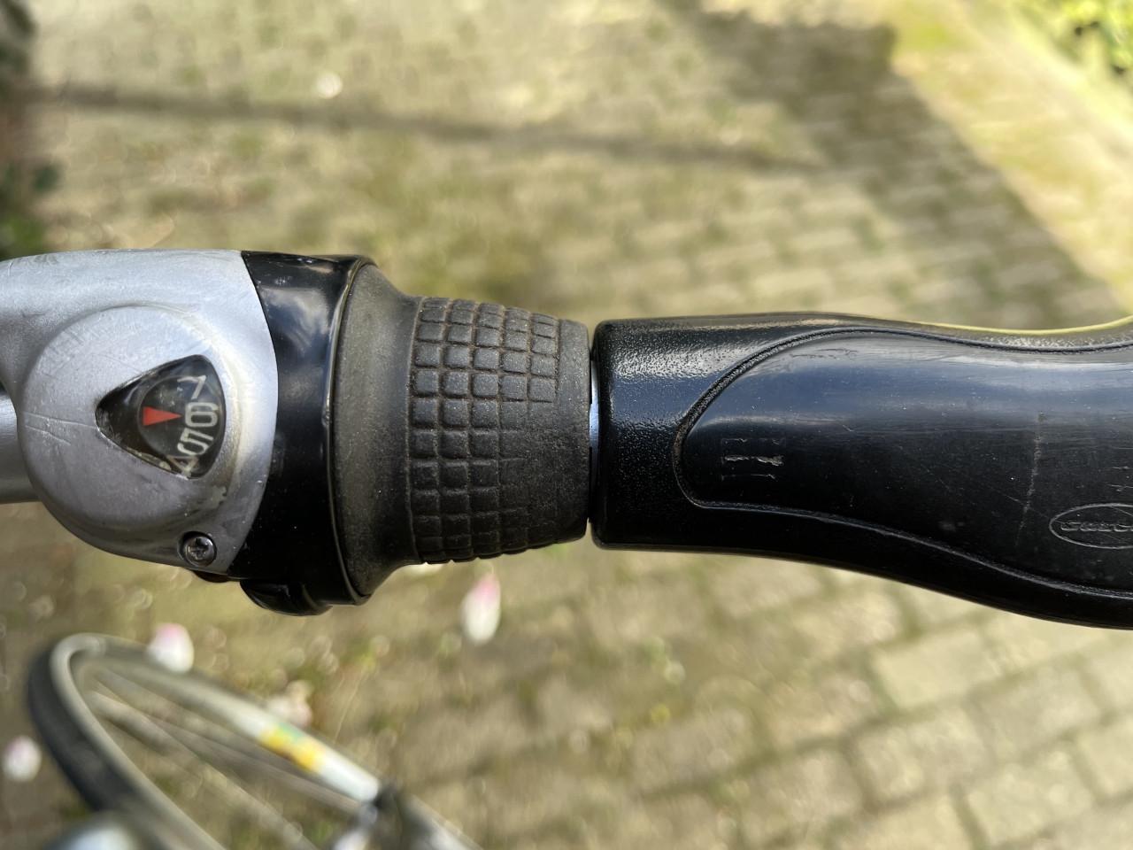 Dames fiets Gazelle met versnel, trommelremmen, verlichting enz.