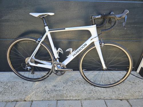 Huissoon carbon racefiets met Ultegra 11-speed.