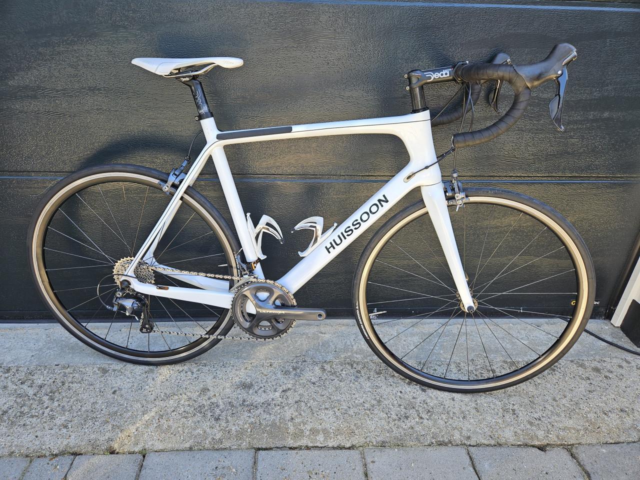Huissoon carbon racefiets met Ultegra 11-speed.