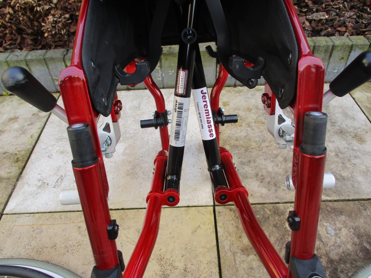 Nieuw Drive opvouwbare lichtgewicht rolstoel met anti-lekbanden