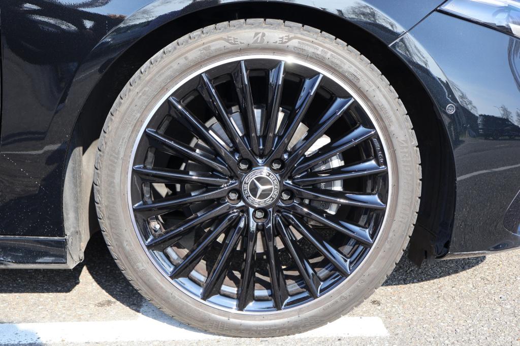 Mercedes-Benz A-Klasse 180 business solution amg i 2025 i panorama dak i mu