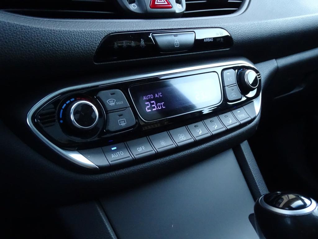 Hyundai I 30 wagon 1.4 t-gdi premium automaat | pano | trekhaak | led | sto