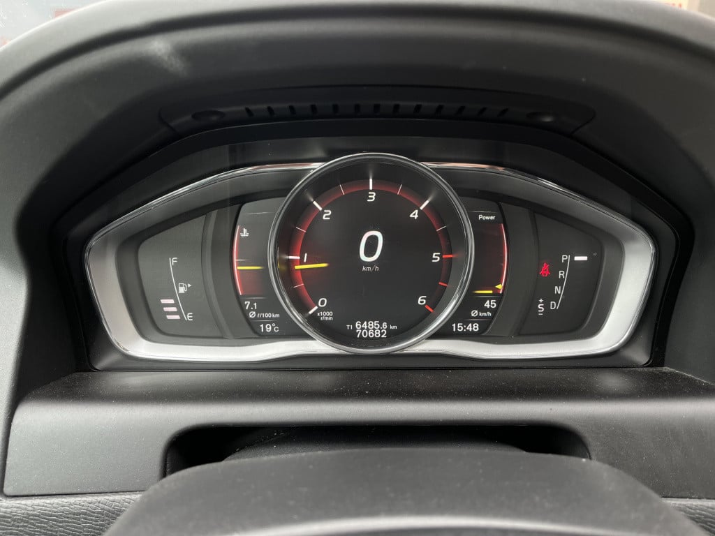 Volvo XC60 2.0 d4 fwd polar+ aut | leer | pano | zeer lage km. stand!