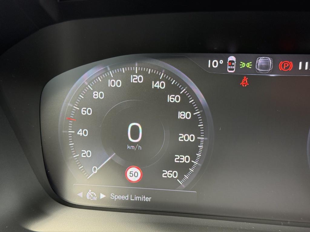 Volvo XC40 t5 262pk recharge ultimate dark| panodak| adap.cruise| camera| e