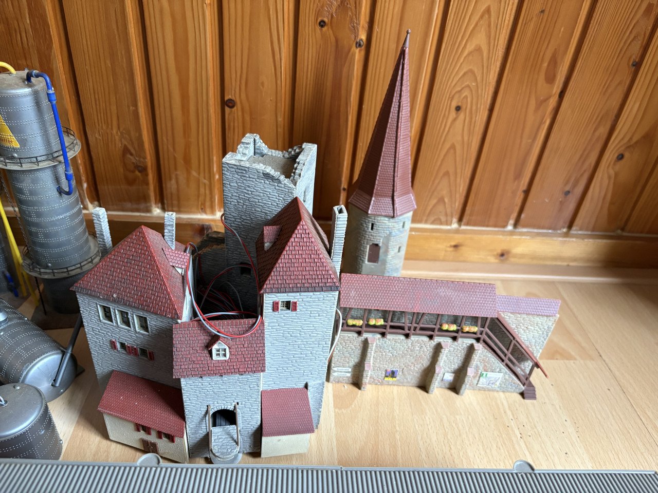 Set huisjes voor de modelspoorbaan set geel
