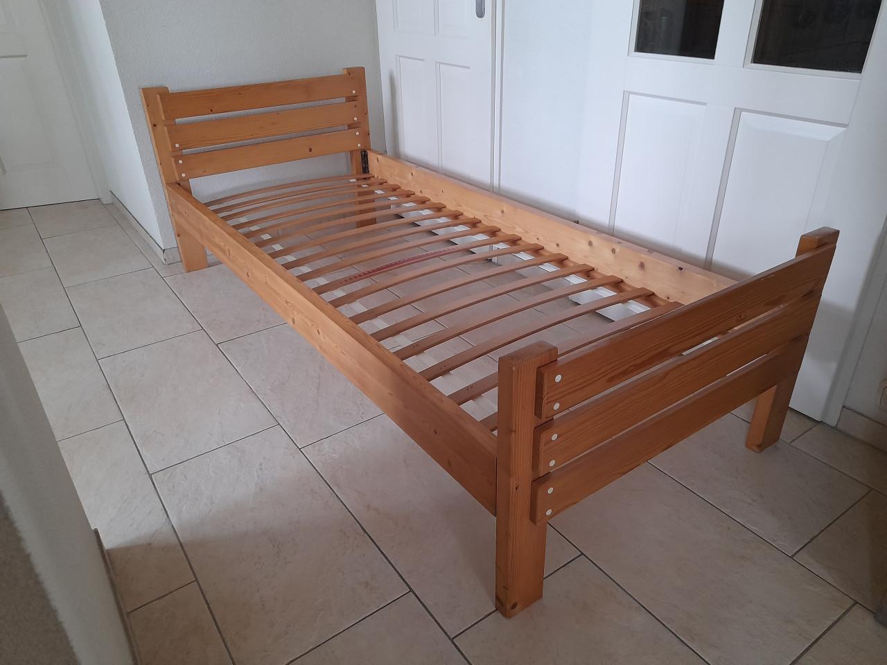 Massief houten bed 80 x 200 (in goede staat)