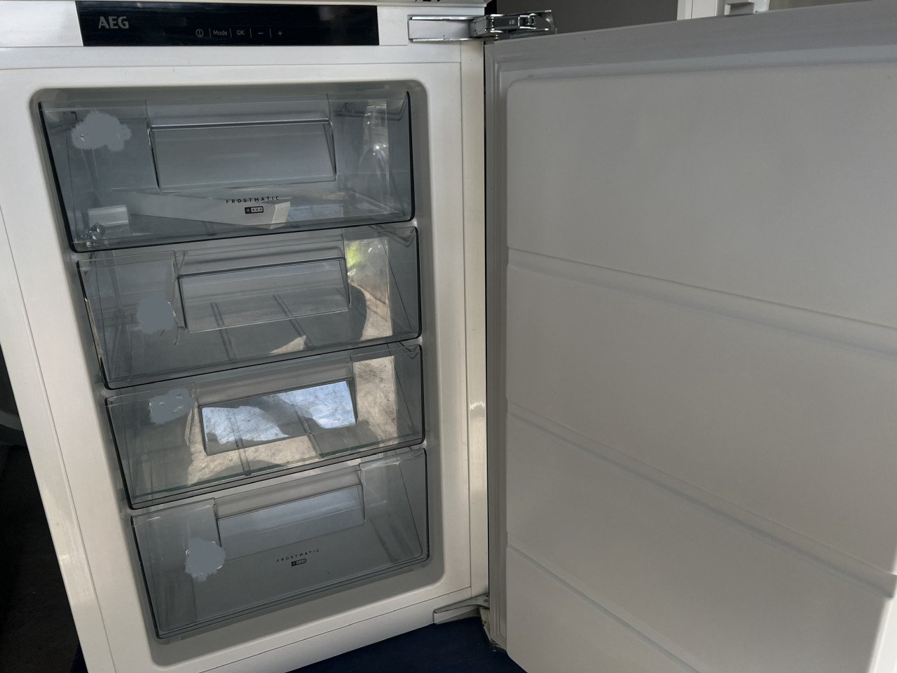 AEG ABE88821LF Inbouw of vrijstaand vrieskast 87x55 cm. Inhoud Vriezer 98 L