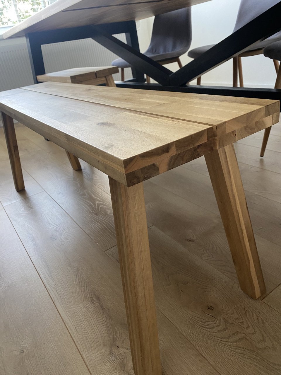Mooie grote eettafel (incl. bankjes)