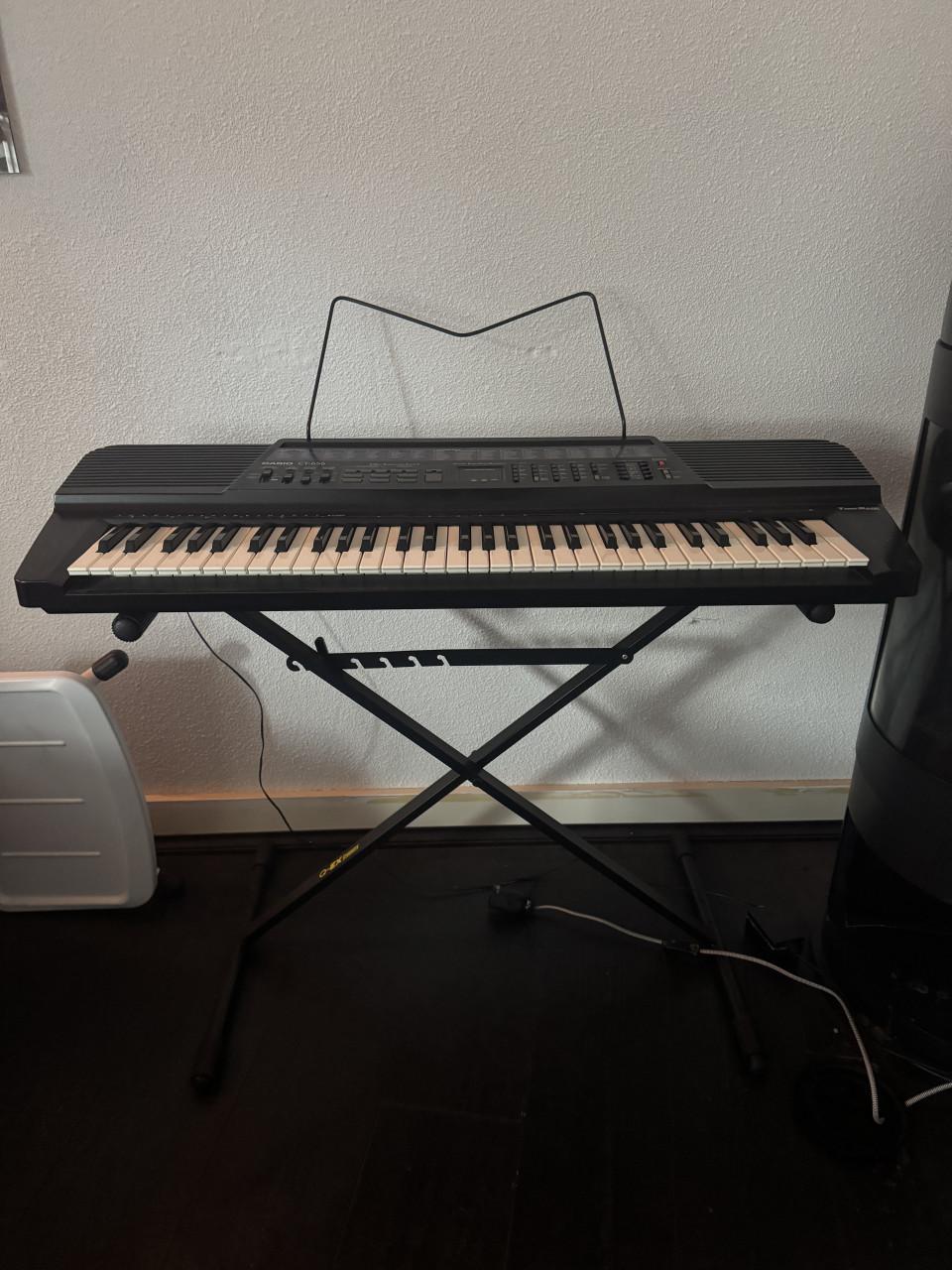 Keyboard Casio CT-656