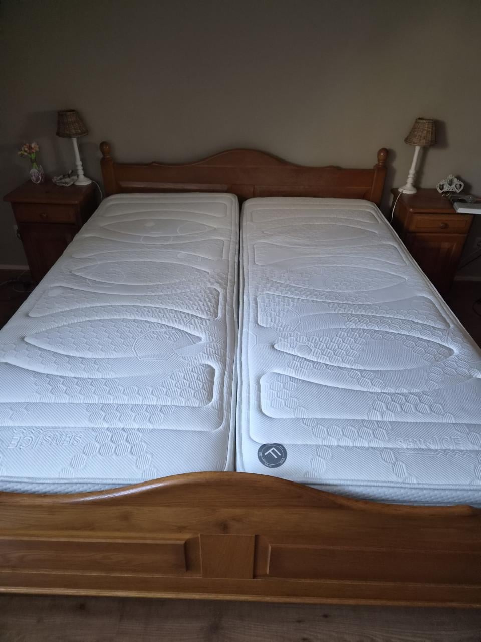 2 elektrische lattenbodem en 2 mooi matrassen
