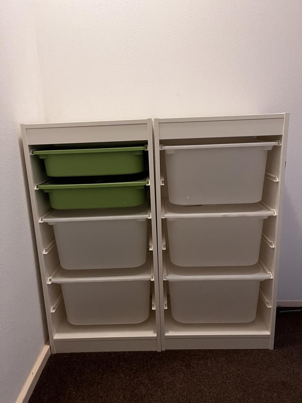 Twee Trofatkastjes IKEA met bakken