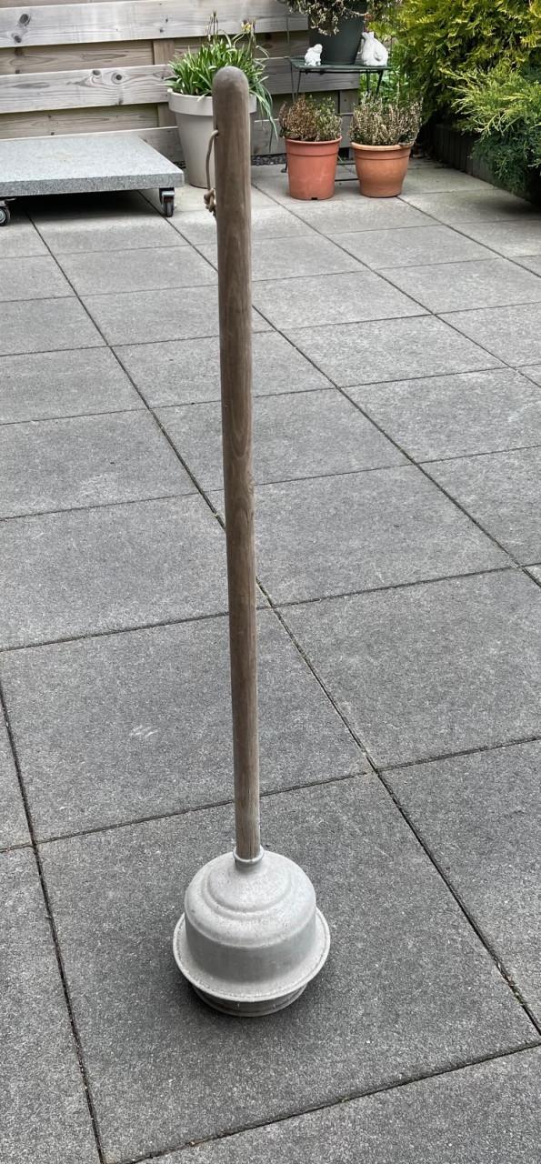 Originele oude zinken wasstamper