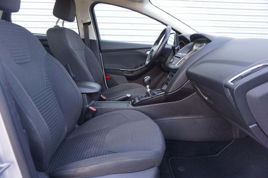 Ford Focus wagon 1.0 titanium edition climate / navi / cruise / parkeers. /