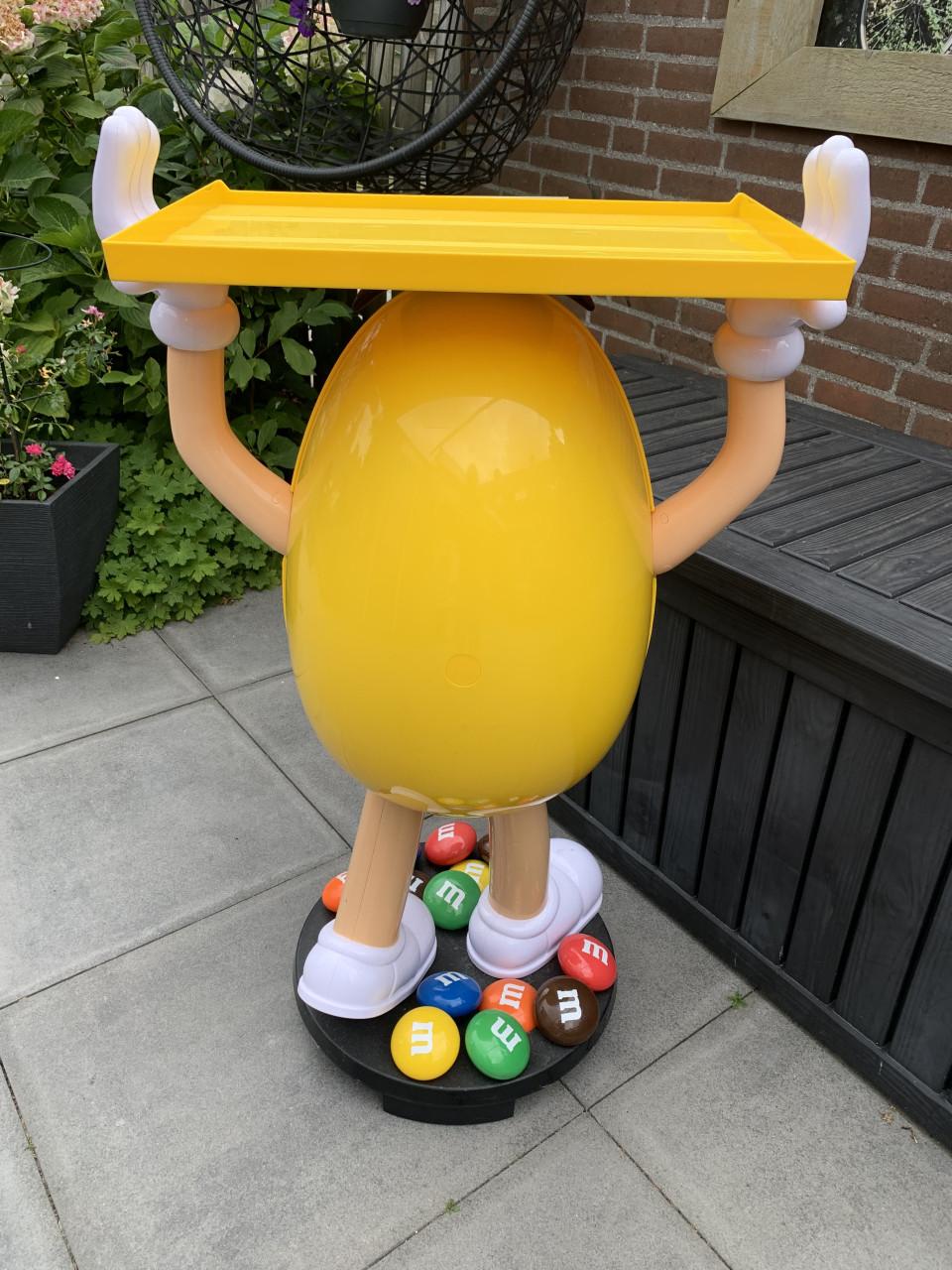 Unieke M&M's displayfiguur in de kleur geel 1.10