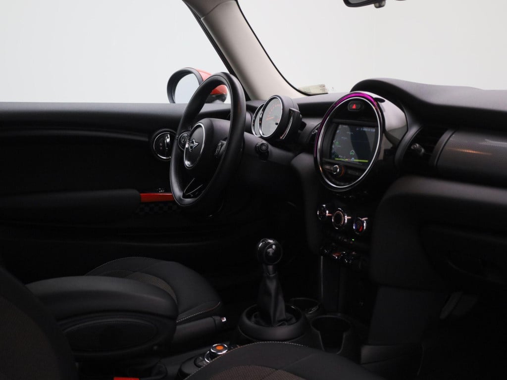 Mini Cooper mini 1.5 | lmv | parkeer sensoren | navigatie | airco | cruise 