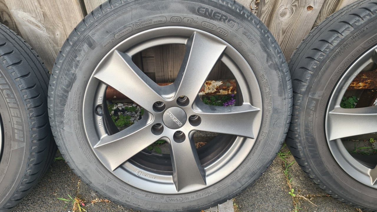 Dezent velgen zgan. 16" 195/55/16 met zeer goede Michelin banden