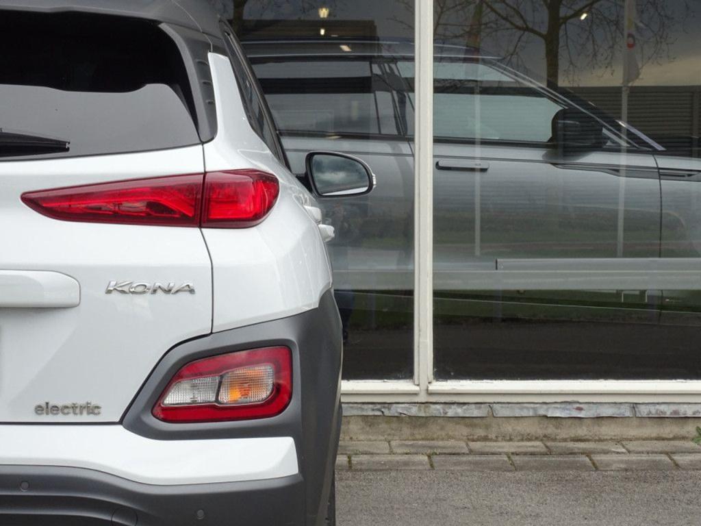 Hyundai Kona ev premium 64 kwh led | stoelkoeling | hud | pdc