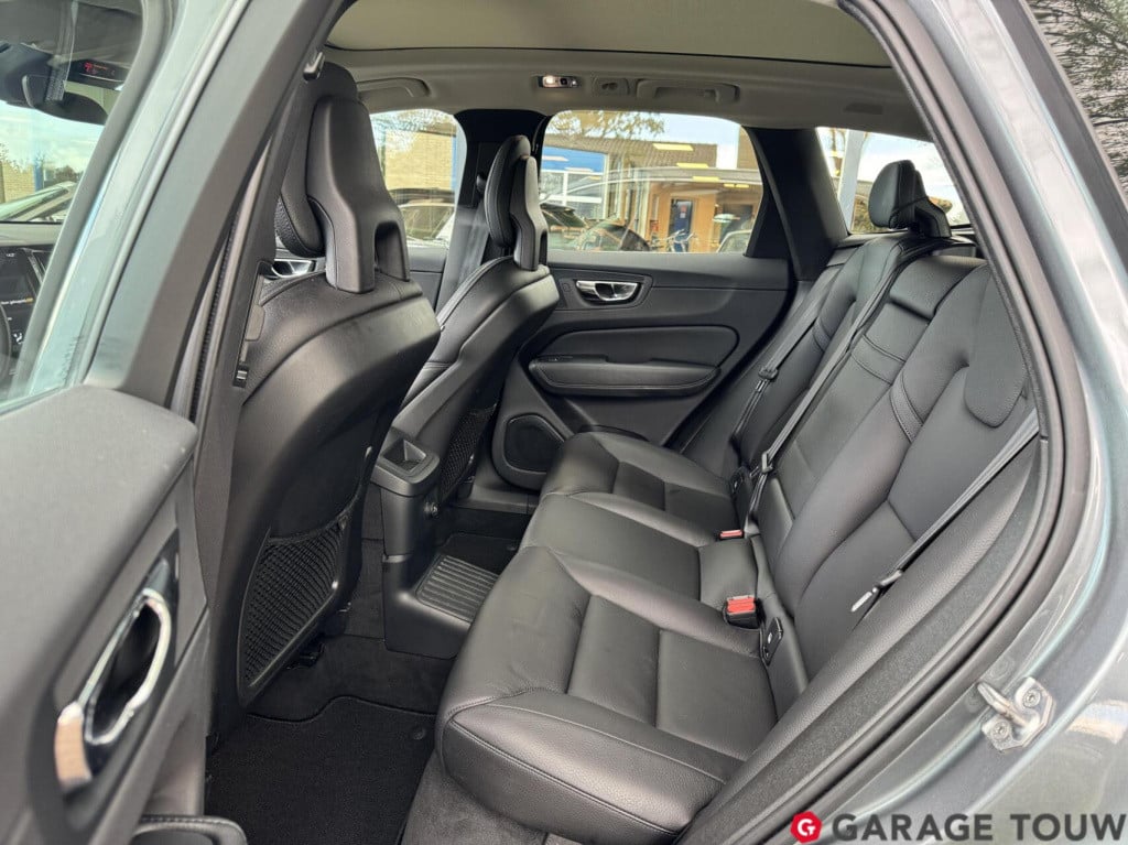Volvo XC60 2.0 t8 twin engine awd inscription pano hud trekh