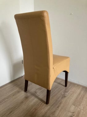 Gratis af te halen 2 eetkamerstoelen leer