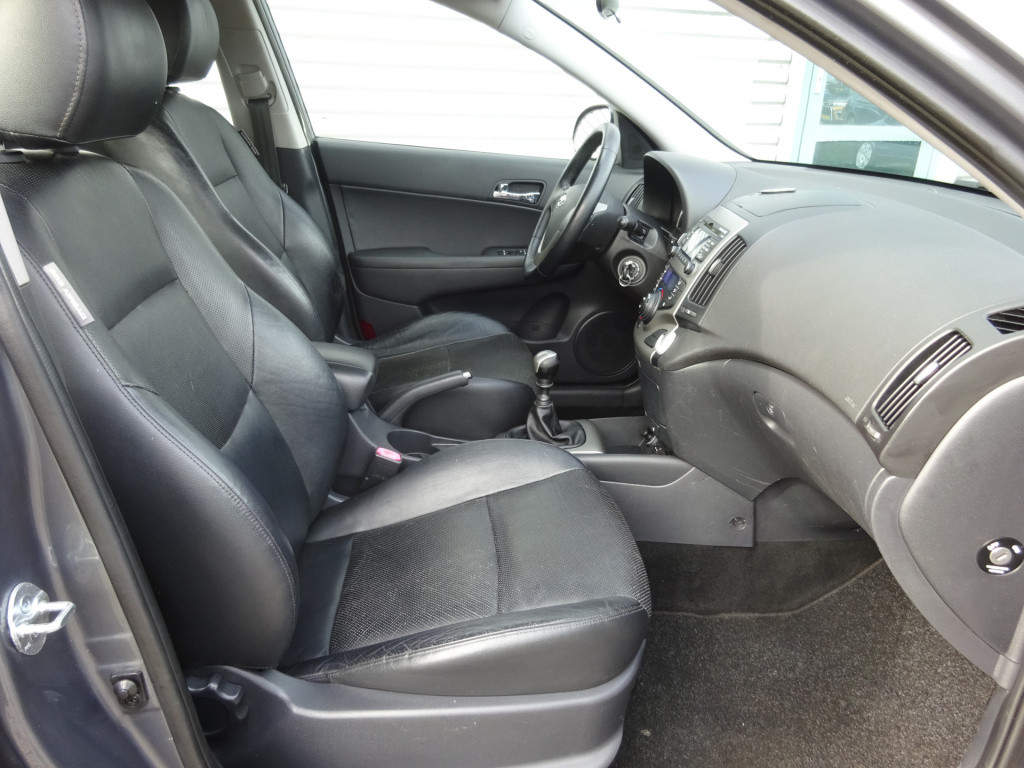 Hyundai I 30 cw 1.6i blue dynamic leder / climate control / lm velgen