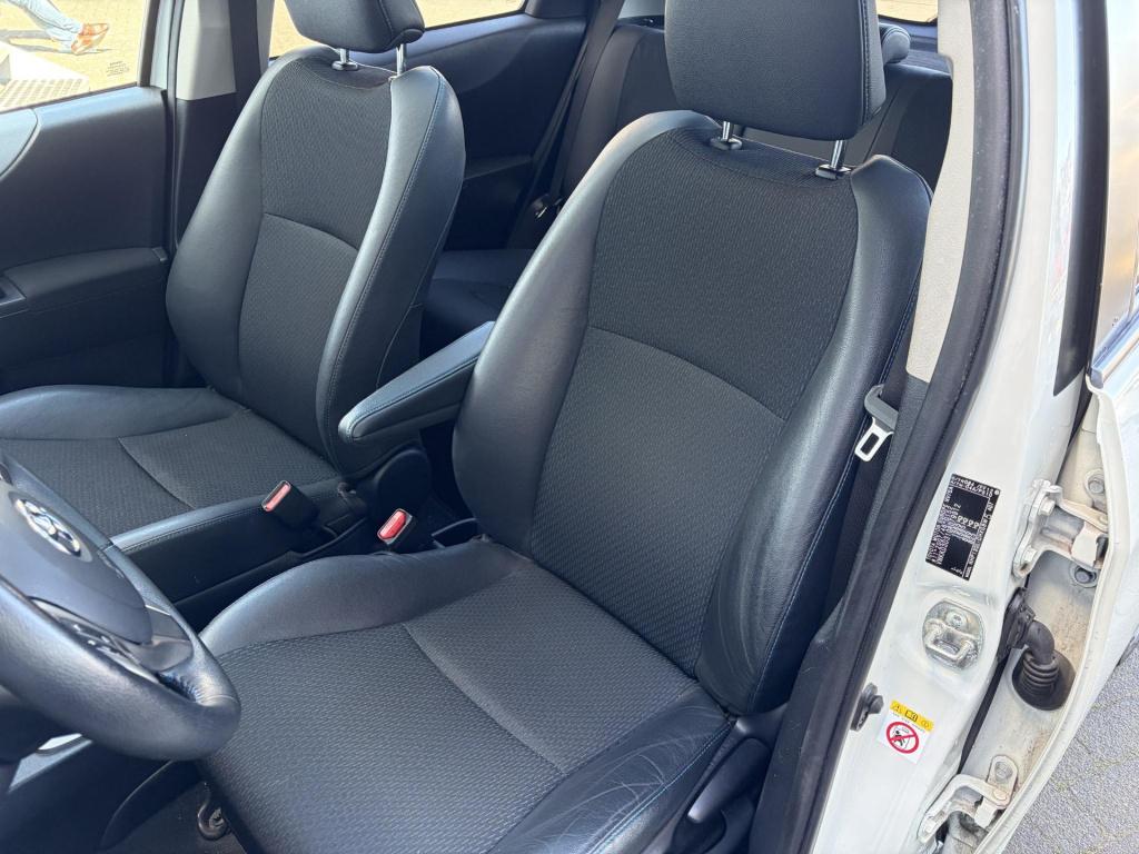 Toyota Yaris 1.5 full hybrid dynamic automaat, camera, panoramadak, navigat