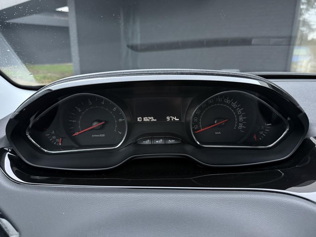 Peugeot 208 1.2 vti envy