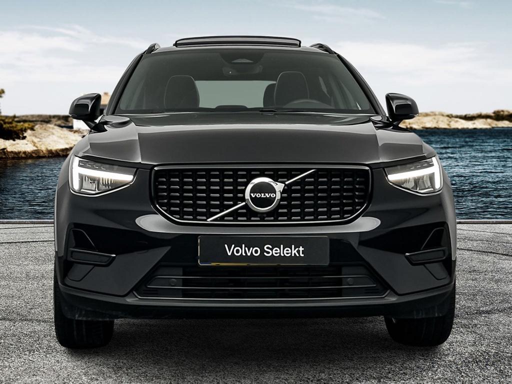 Volvo XC40 b4 197pk plus dark| camera| trekhaak| adap.cruise| h&k audio| pa