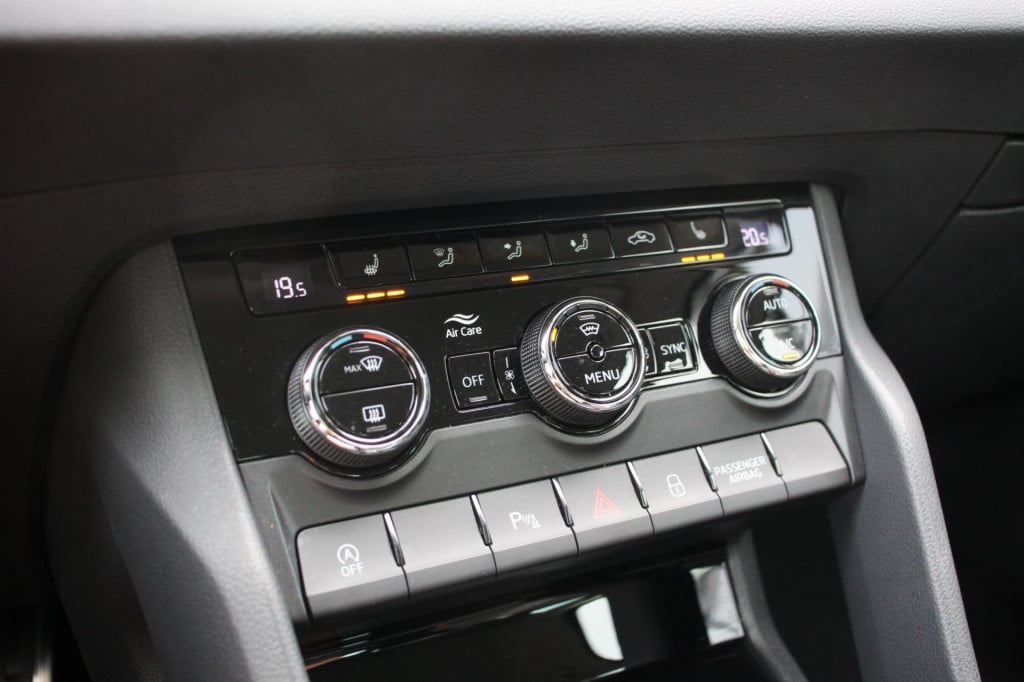 Skoda Karoq 1.5 tsi act sportline business - stoel verw - carplay - virtual
