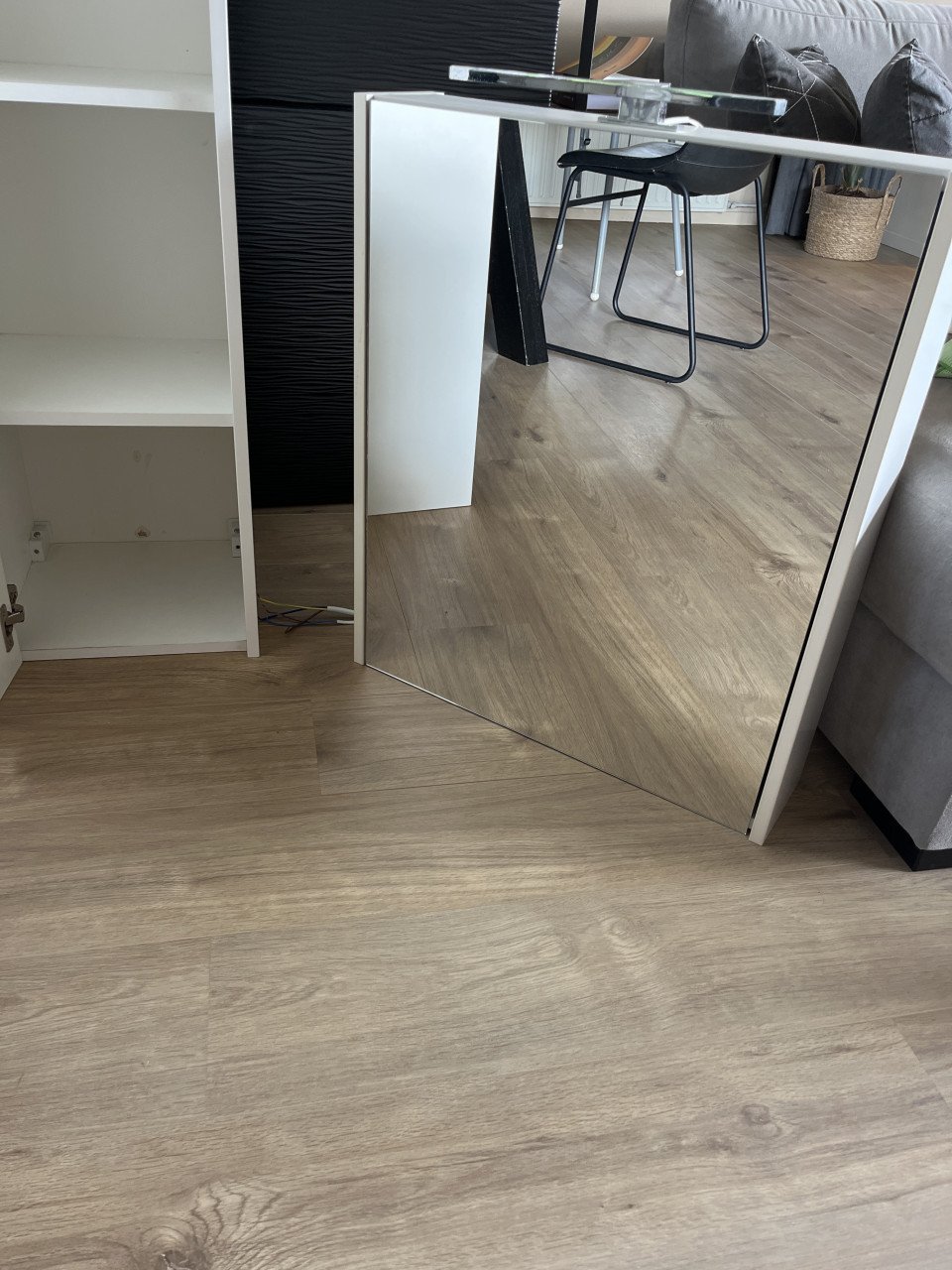 Kolomkast en spiegelkast badkamer