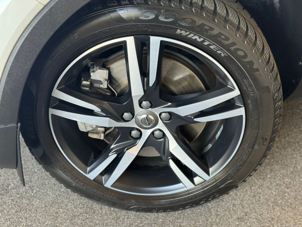 Volvo XC40 1.5 t4 recharge r-design expression