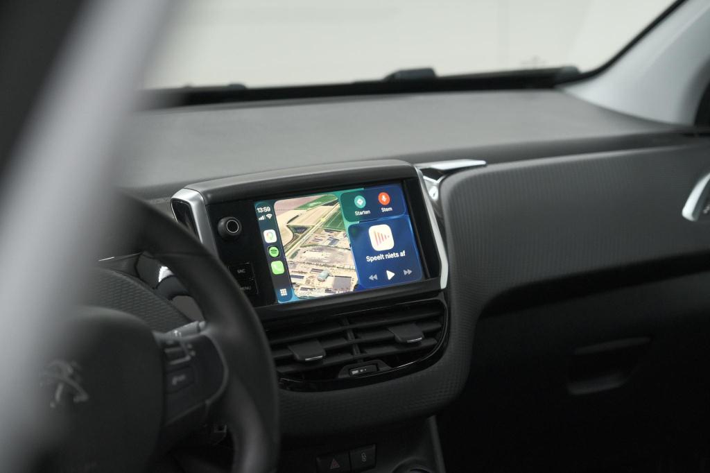 Peugeot 2008 puretech 110 blue lion | trekhaak | apple carplay | parkeersen