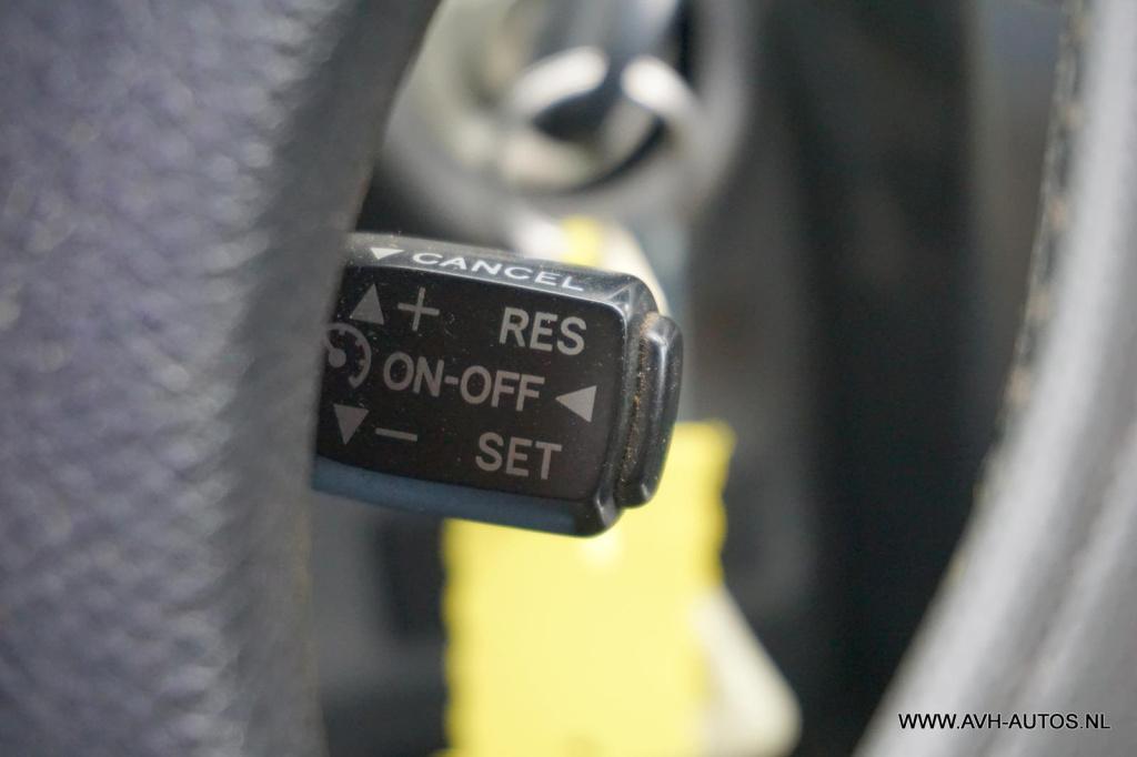 Toyota Land Cruiser 3.0 d-4d vx hr blind van, differentieel maakt herrie!!