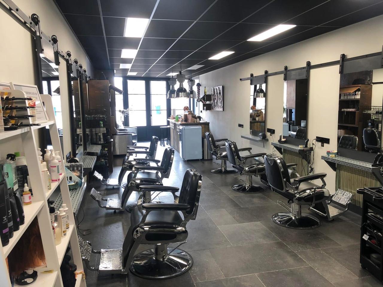 TE HUUR  Kapsalon met 2 stoelhuurders