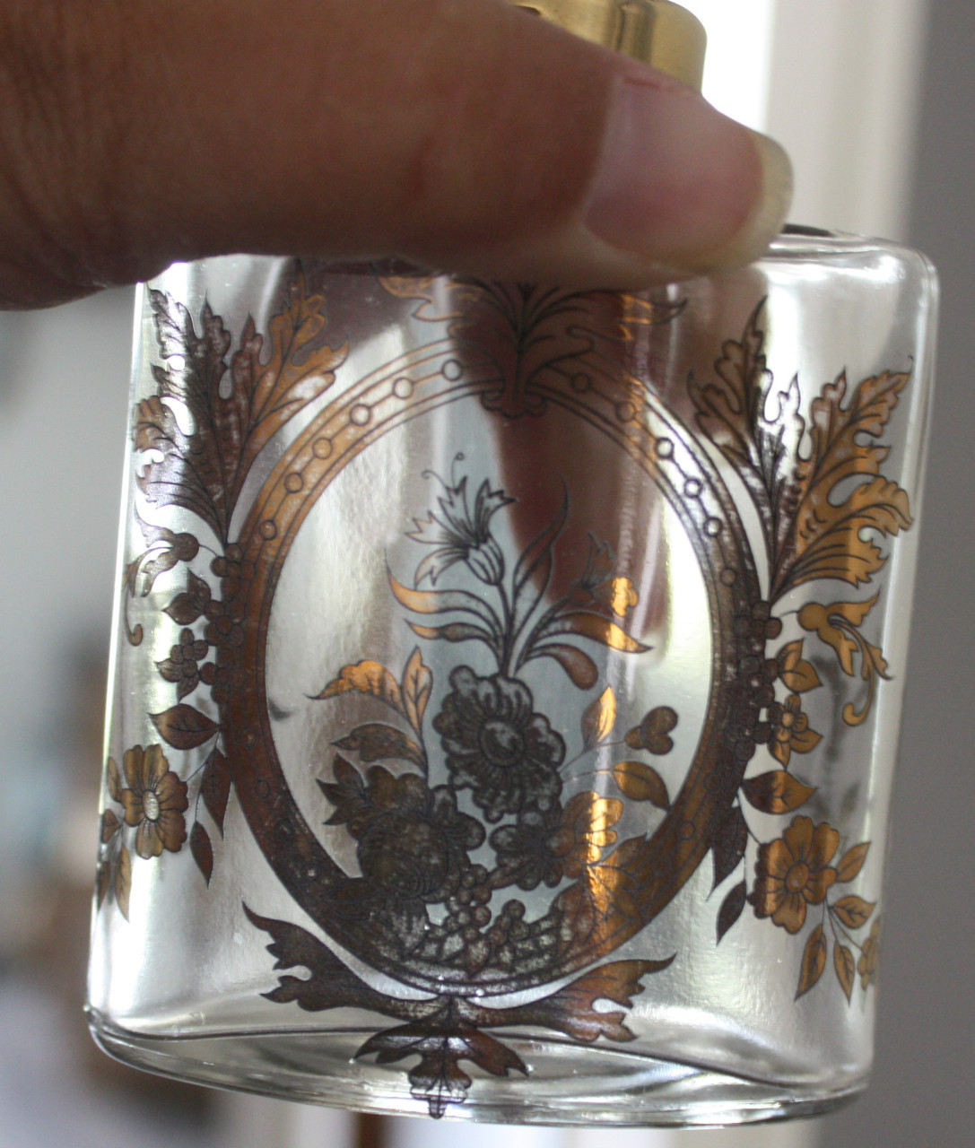 Flesje transparant met transparant goudkleurige  bloemen print