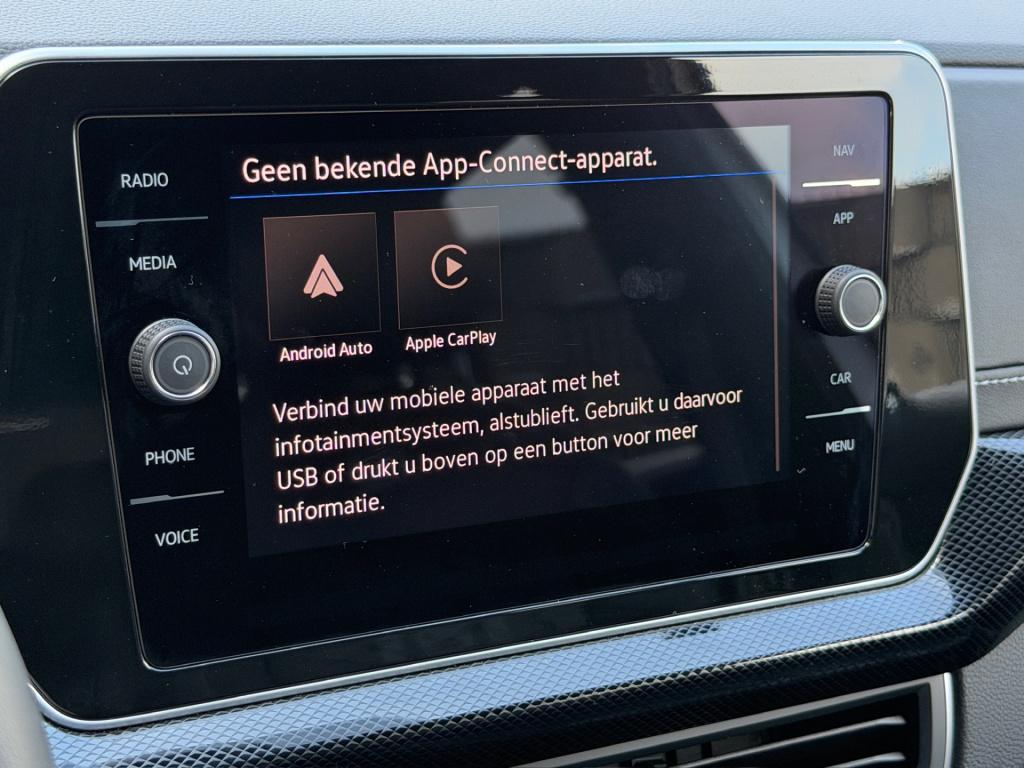 Volkswagen T-cross 1.5 tsi 150pk dsg r-line | camera | trekhaak | dode hoek