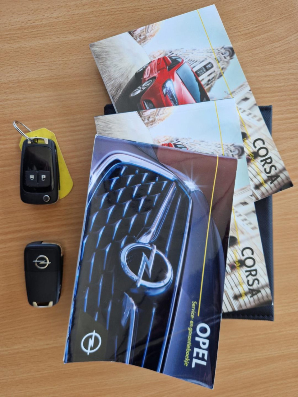 Opel Corsa 1.4 favourite | airco | cruise control | bluetooth